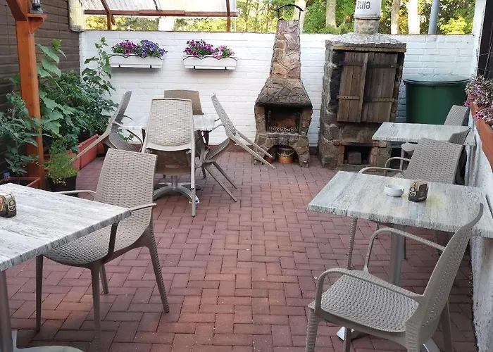 Komfortable Grosszuegige Ferienwohnung Am Park